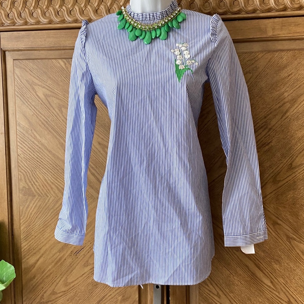 Front Row Shop Blue Seer Sucker Open Back Blouse